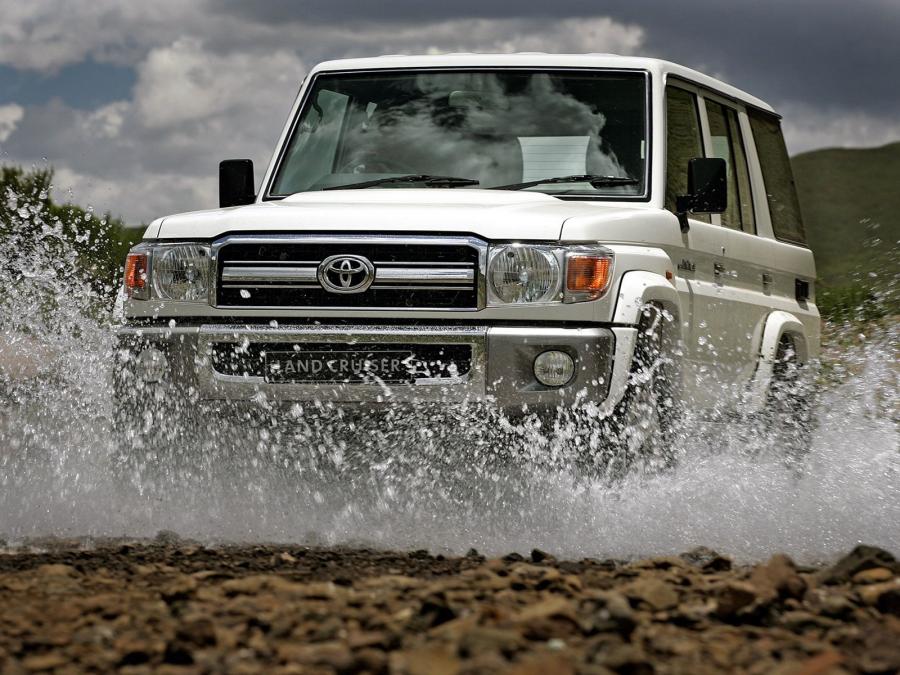  Toyota Land Cruiser 70 2007 года  (ZA) (фото 2 из 17)